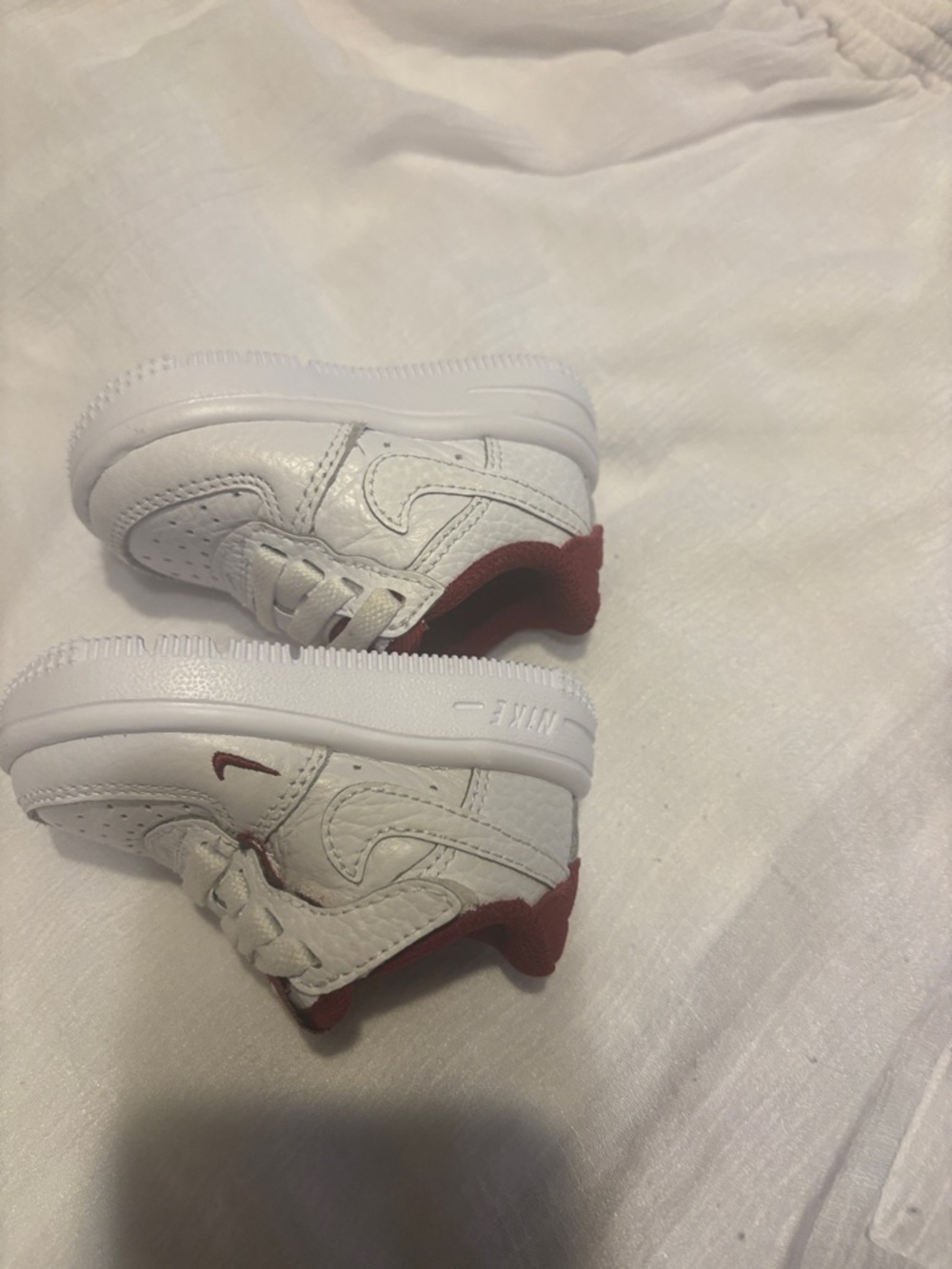 Nike Air Force Low LV8 Kids White Sneakers with Red Lining size 2c - Picture 3 of 6